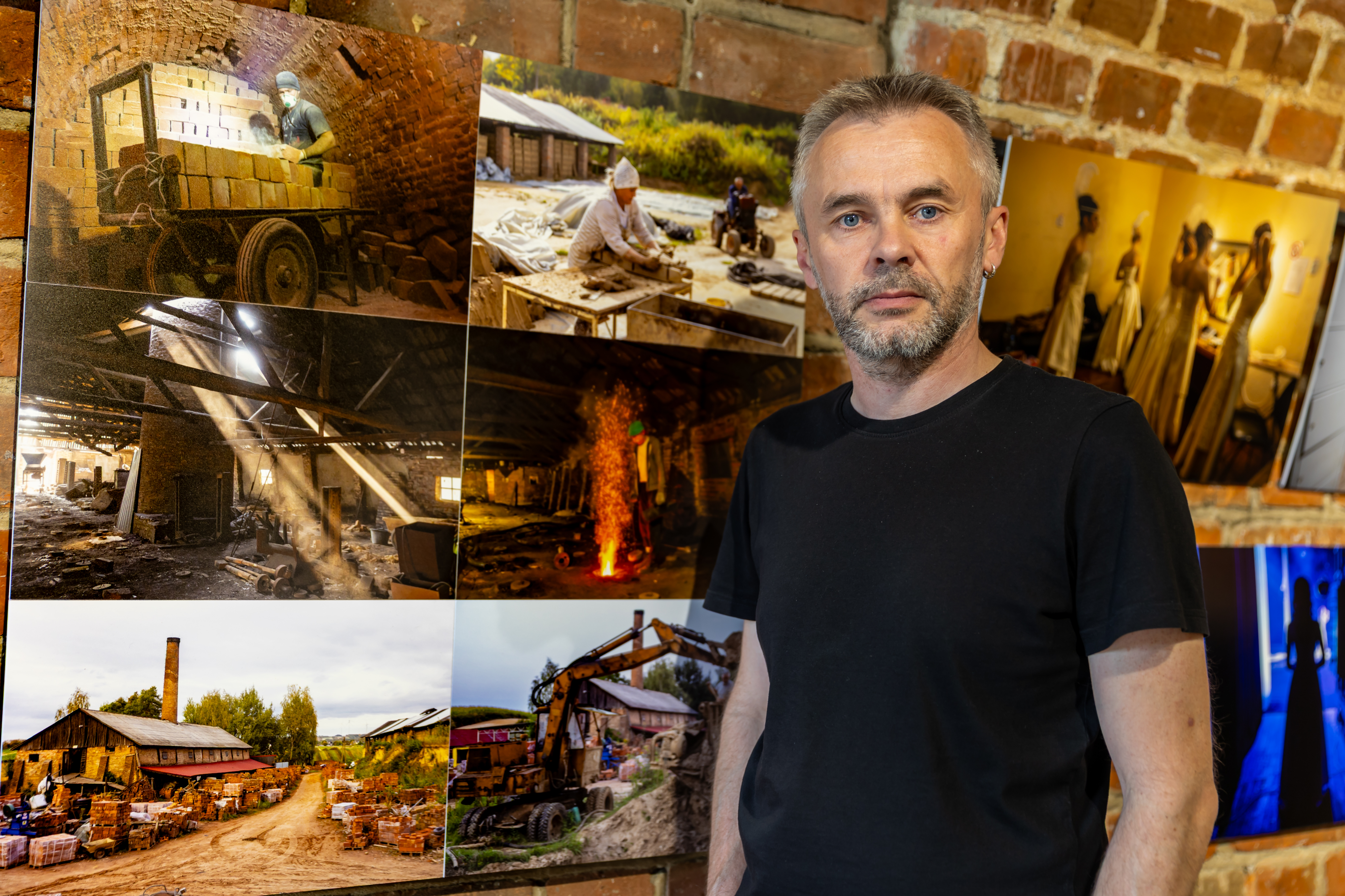 Kraśnicka cegła po przeszło pół wieku ponownie pojawiła się na Placu Zamkowym w Warszawie, choć tym razem w innej roli